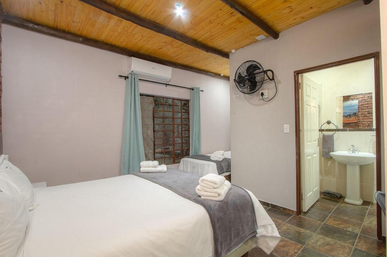 Kruger Wild Dog Inn Marloth Park Exterior photo