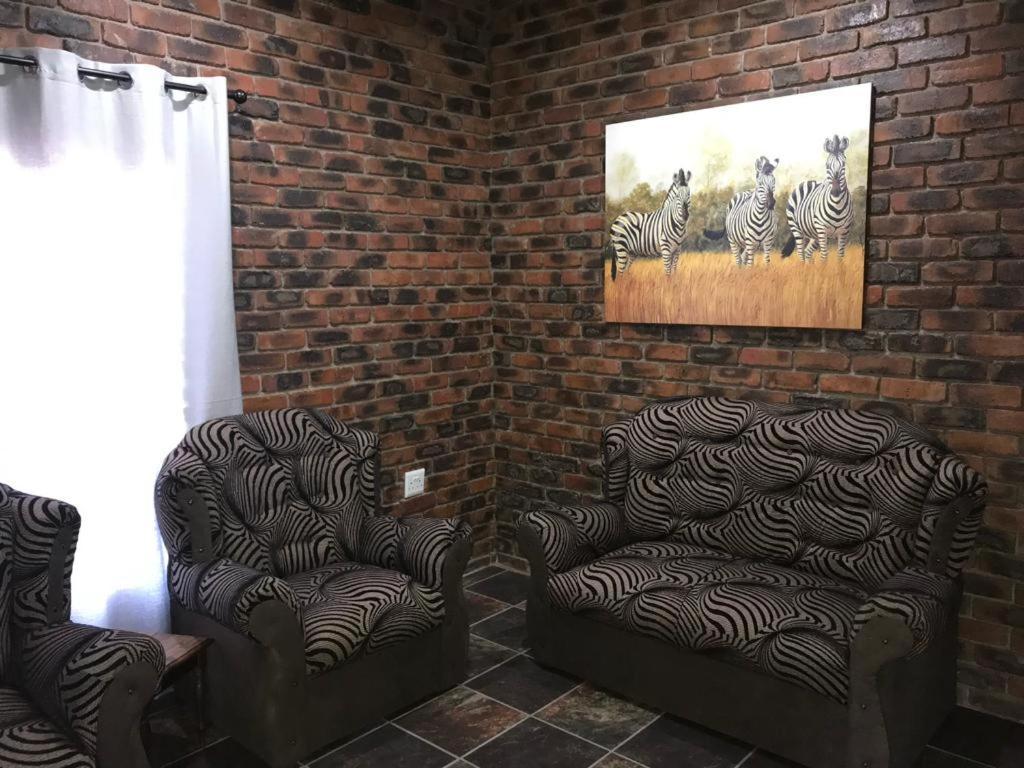 Kruger Wild Dog Inn Marloth Park Exterior photo
